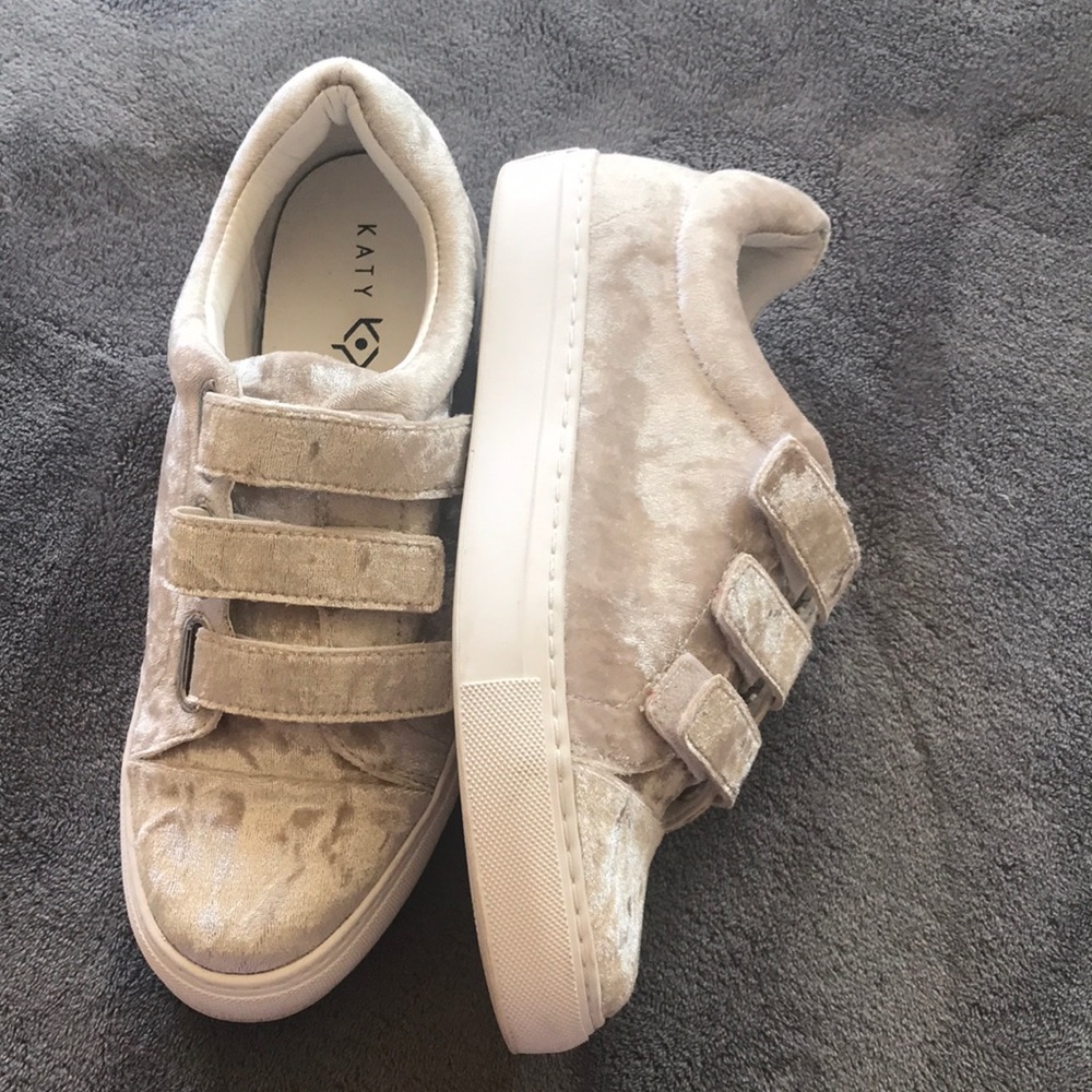 Katy Perry Velvet Sneakers “The Brielle” Tan Ivory Cream Women Size 7.5 - Picture 2 of 12